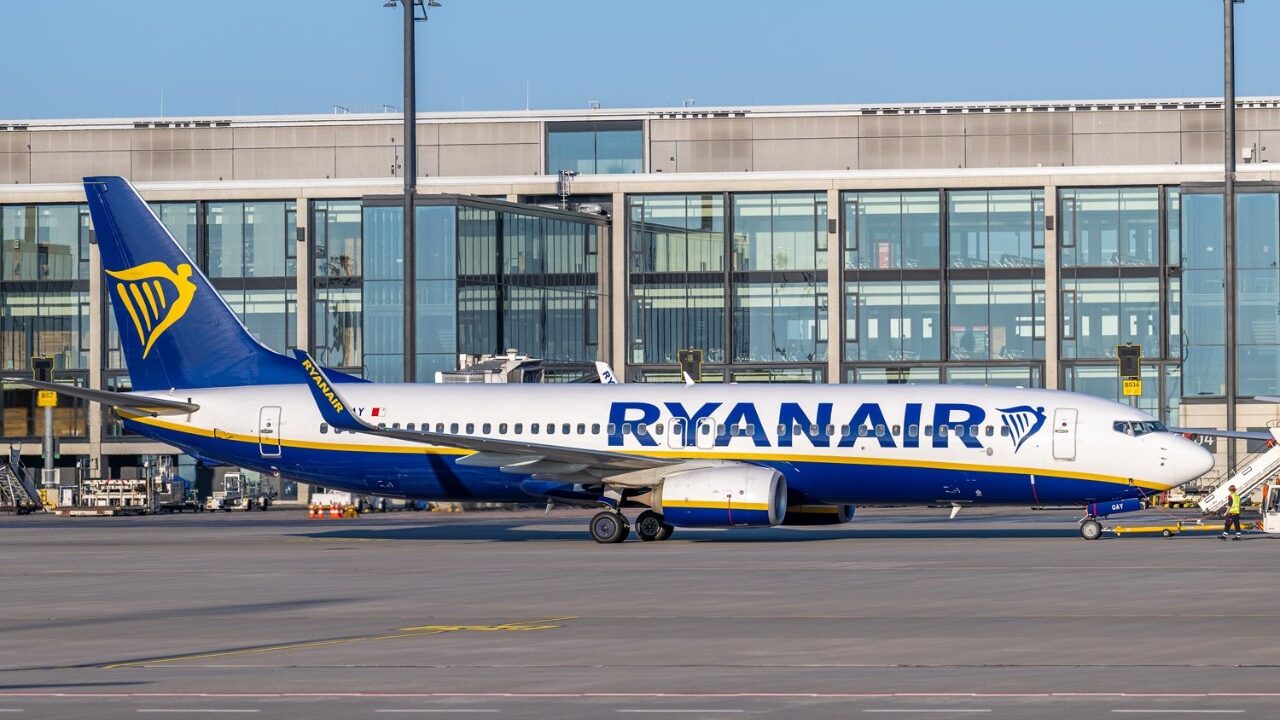 Boeing 737 der Ryanair am BER. 