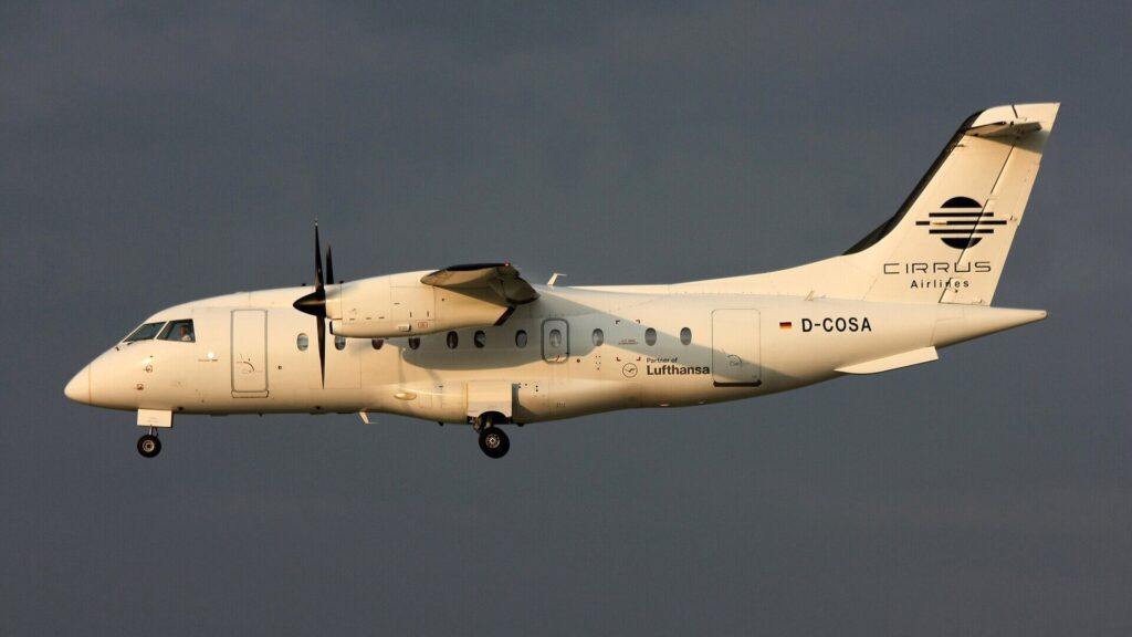 Eine Dornier 328 der Cirrus Airlines.